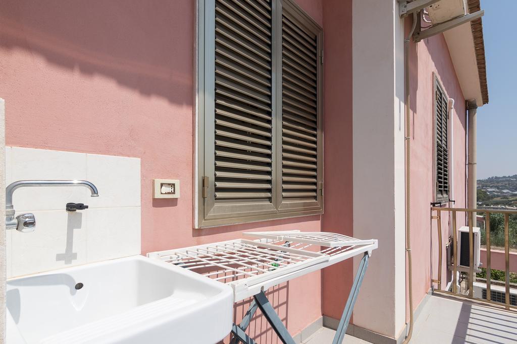 La Rosa Del Deserto Bed & Breakfast Scicli Rom bilde