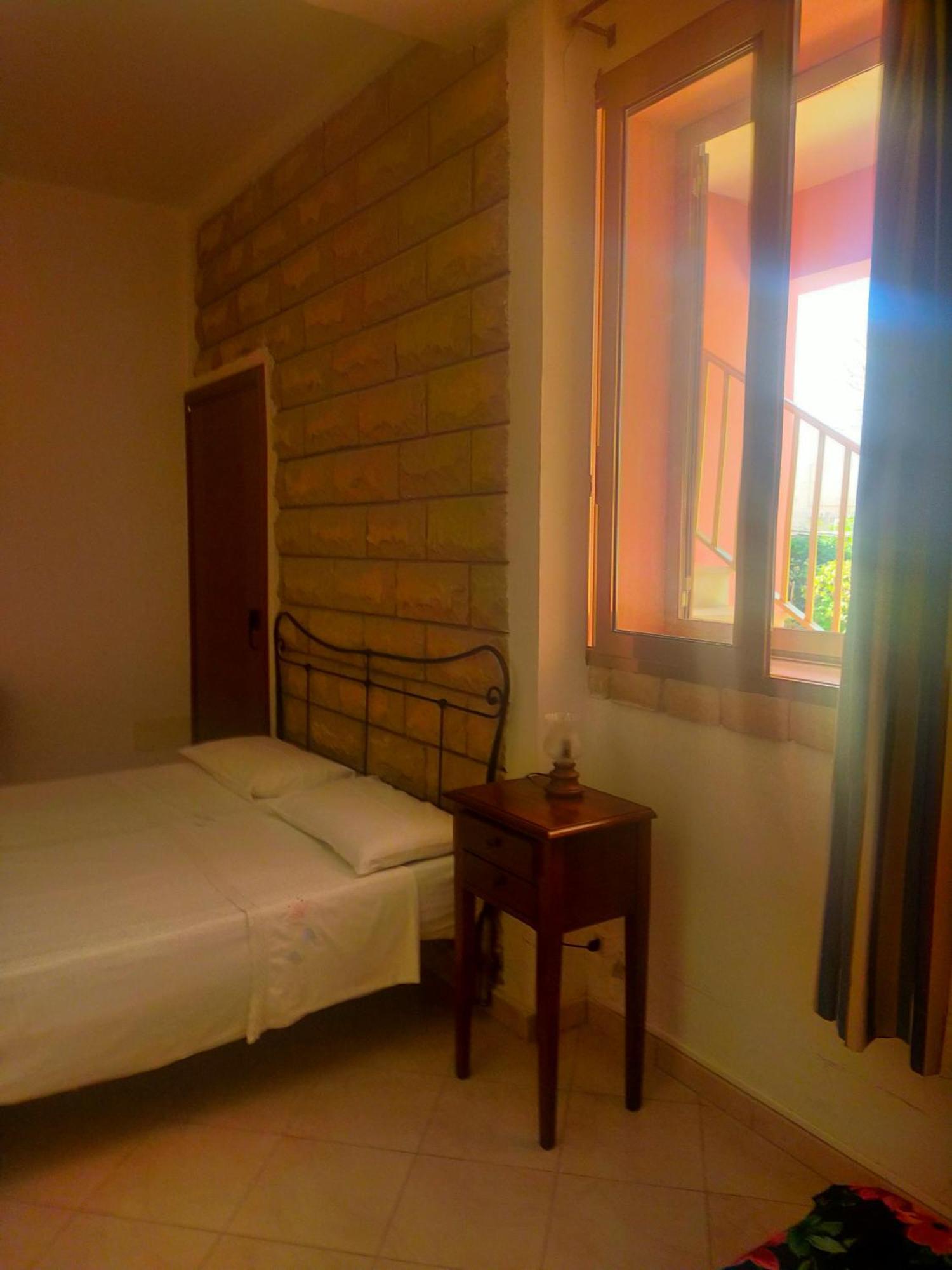 La Rosa Del Deserto Bed & Breakfast Scicli Eksteriør bilde