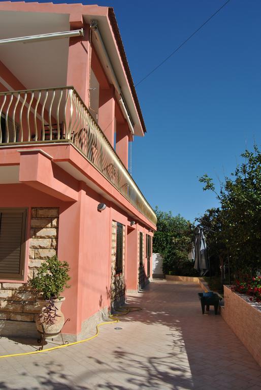 La Rosa Del Deserto Bed & Breakfast Scicli Eksteriør bilde